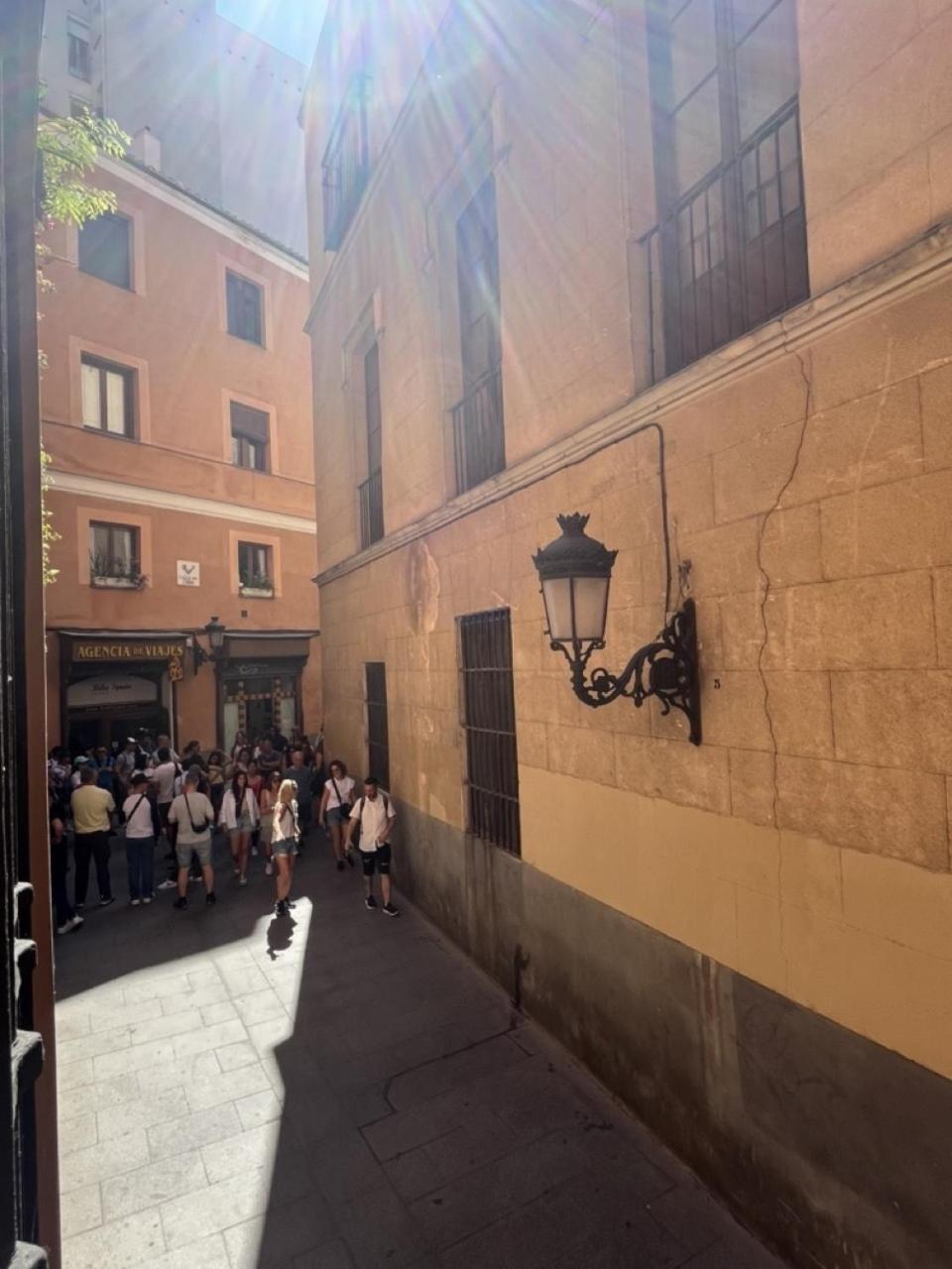 Dplace To Be - Exclusive Apartments In Historic Center Madrid Room photo